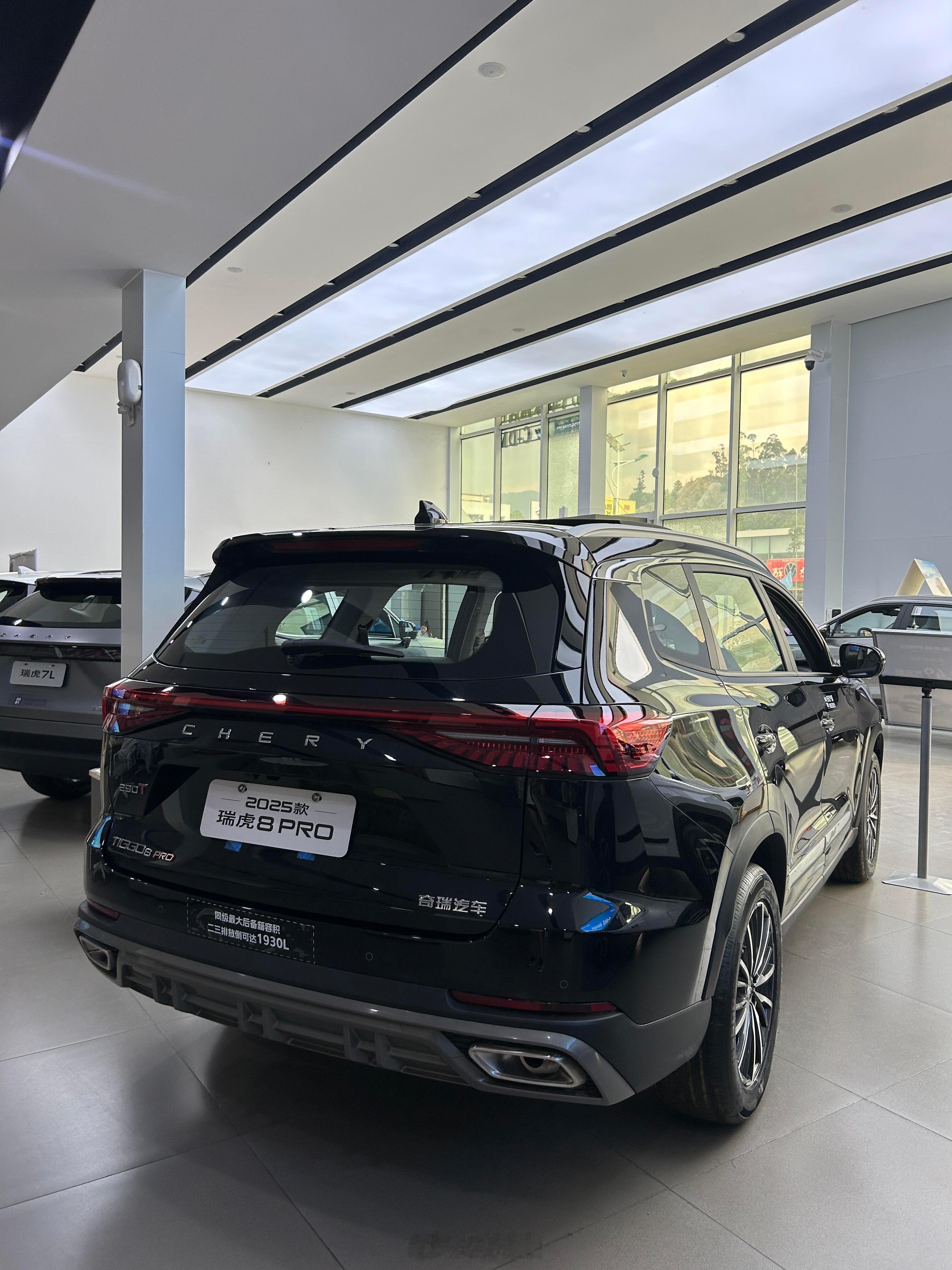 🚙 奇瑞 瑞虎8 PRO
✅ 优点
💪 鲲鹏动力2.0T：同价位“力大砖飞”：这是瑞虎8 PRO最核心的卖点。187kW（254马力）、390N·m的2.0T发动机，动力参数大幅超越大众EA888高功率（220马力）和丰田汉兰达2.0T（248马力）。
🏠 5+2座椅布局：多孩家庭的“刚需解药”：在12-16万价位，能提供7座布局的SUV ​