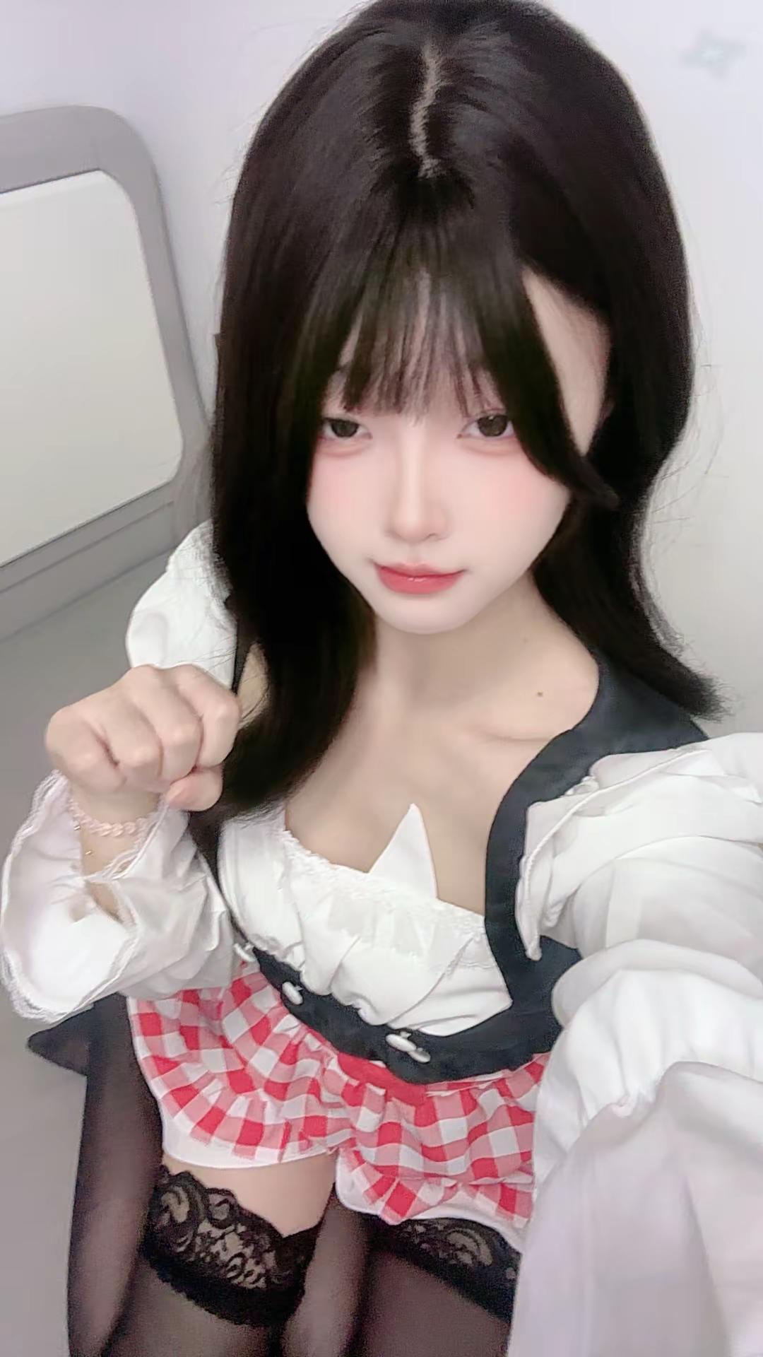 <p>jk制服女孩 <!--{img:0}--></p><img sr...