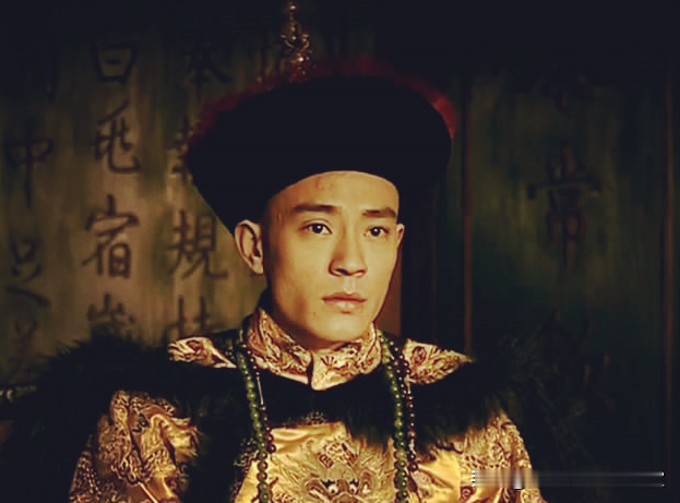 同治驾崩后，光绪是唯一可选储君，其他人都不行。

按清朝立嗣规矩，像同治这样婚后无子而死的，需要在兄弟里找嗣子。

如果没兄弟，要先给其父亲立嗣，等嗣子生下儿子后，过继给他，为其嗣子。

同治虽然没有兄弟，但的确有两个侄子辈在世，分别是溥伦和溥侃。

溥伦和溥侃是道光长子奕纬的孙子、贝勒载治的儿子。