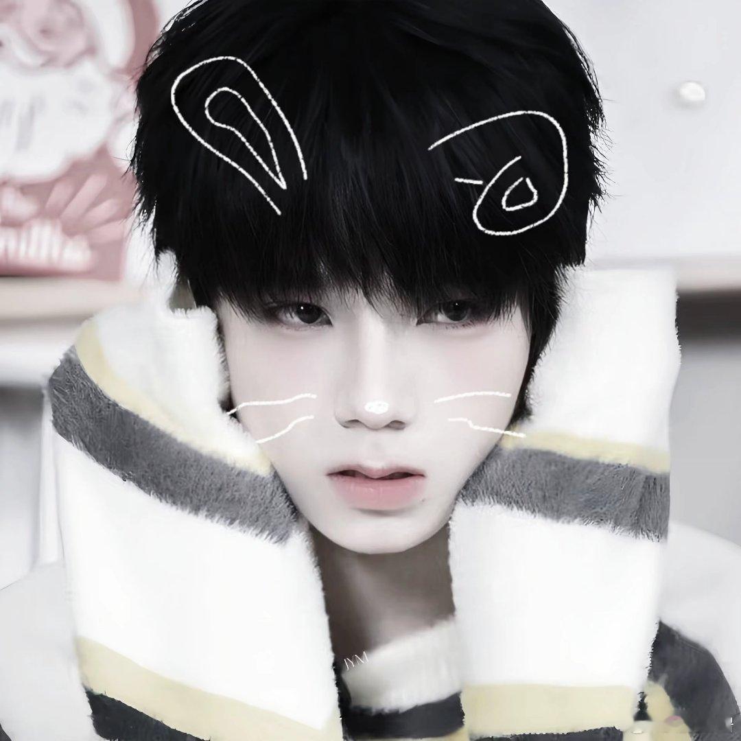 #王橹杰[超话]##王橹杰付彬言# 🌼#王橹杰我们的少年时代2# 

哥哥 你的瞳色是我生命苦寻的永生花

​