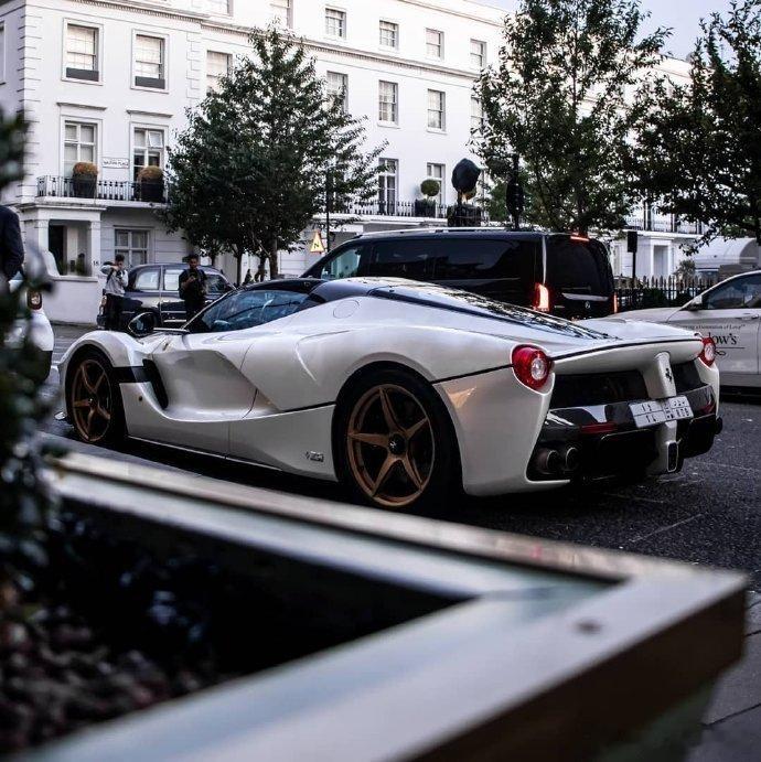 法拉利Laferrari Aperta，高颜值！ ​​​