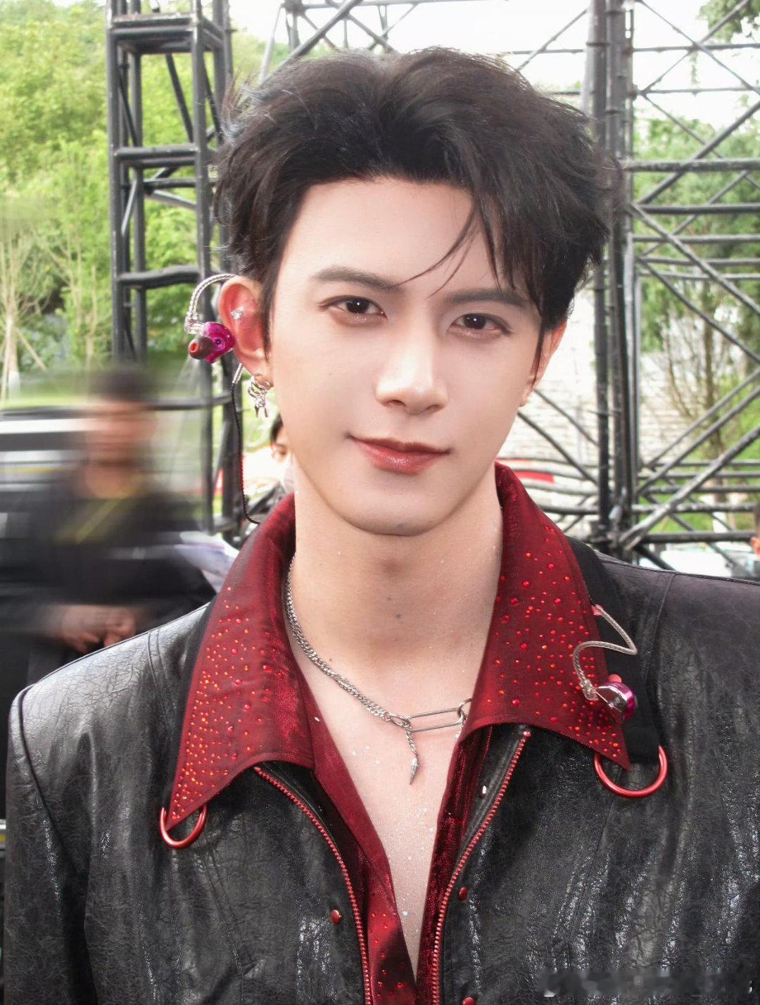 #邓凯# dk #邓凯沈青决# 

“心动不止，思念不退，爱意不落” 𝓗𝓮𝒶𝓇𝓉 𝓂𝓸𝓇𝓮 𝓉𝒽𝒶𝓃, 𝓂𝒾𝓈𝓈 𝓃𝓸𝓉 𝓇𝓮𝓉𝓇𝓮𝒶𝓉, 𝓁𝓸𝓋𝓮 𝒹𝓸𝓮𝓈 𝓃𝓸𝓉 𝒻𝒶𝓁𝓁

​