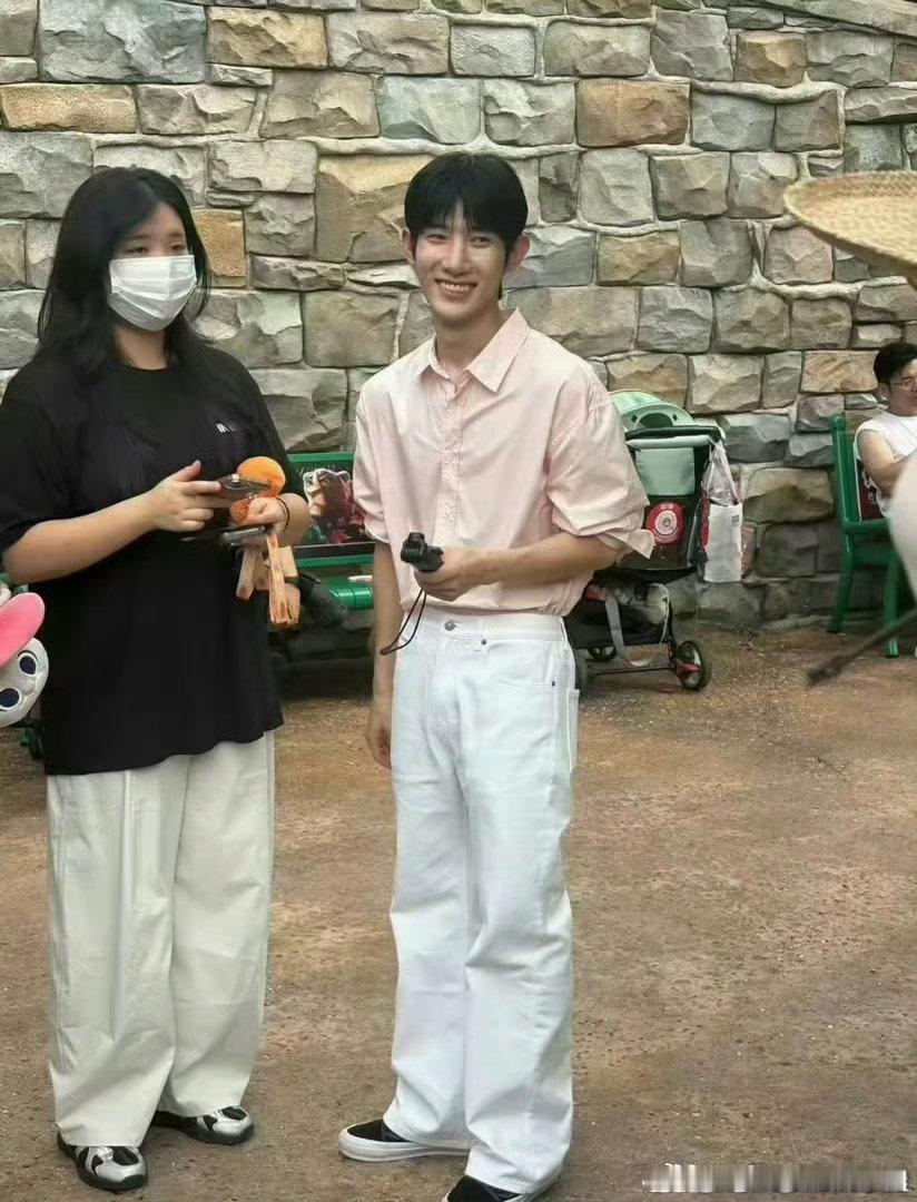 #朴时宇##朴时宇rh# 173怎么敢质疑我妈的身高的，我妈妈为了迁就你腿都弯成啥样了，真是农夫与蛇 ​