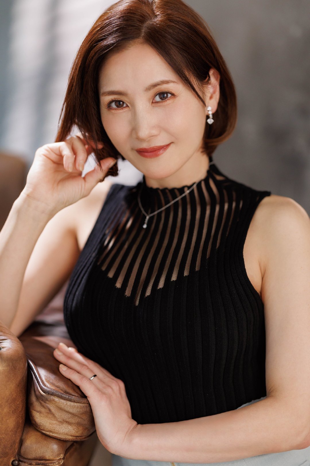 当我问AI，李一桐十年后的样子时：#古东真理子# ​