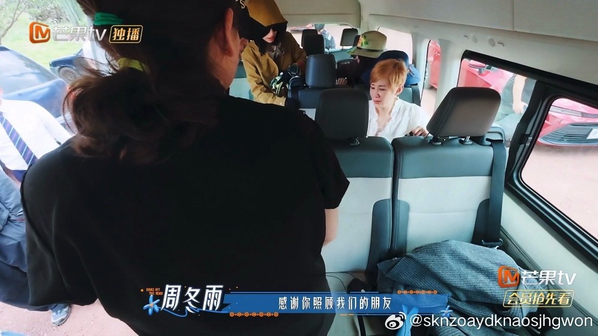 呜呜呜呜呜呜这一季花儿与少年大家也好好啊
谁懂周冬雨上车第一句话跟医生说谢谢她照顾了小如   好细节我直接爱上[抓狂][抓狂][抓狂] ​