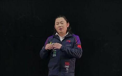 张雪和雷军以及余承东有本质的不同

后者做流量 Ip 的前提是各自已经有十几甚至几十年年的基础沉淀了，无论是技术，资本还是创业经验，所以他们才会花大量的时间做抖音账号，而张雪更像剑走偏锋，成立不到两年，站都没站稳就花大力气和精力在舆论和营销以及流量上，你别不信，以后他都很难夺冠了，因此张雪机车的品控