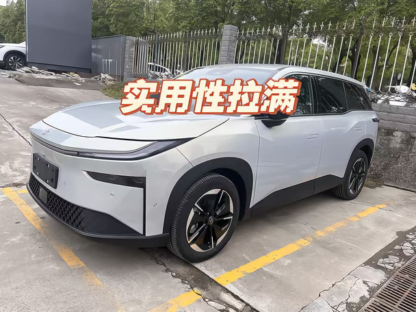 预算内家用电车🚙铂智3X实用性拉满
想入手家用纯电，可以看看广汽丰田铂智3X！简约外观高级耐看，车身灵活。车内空间不局促，满足家庭出行需求。丰田品质加持，三电稳定，代步出行省心省力。#广汽丰田 #铂智3X #年轻人的纯电车 #汽车推荐