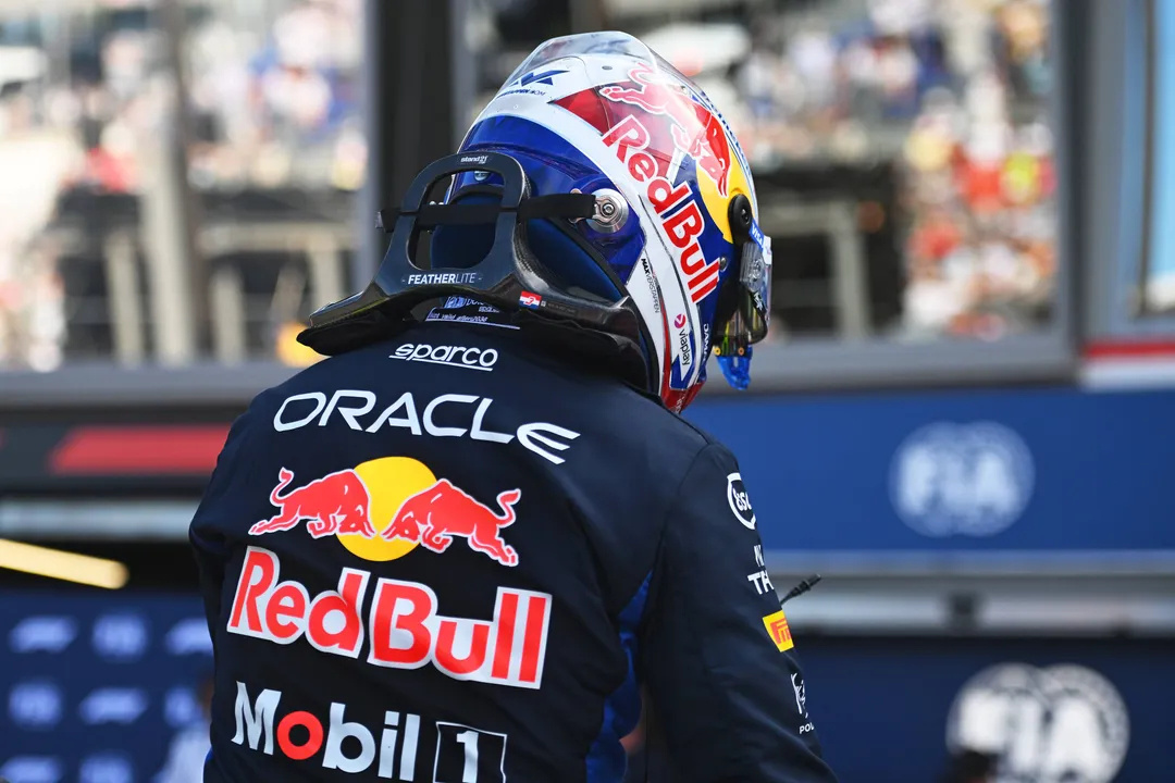 F1 红牛领队梅基斯就维斯塔潘的退赛致歉，并把问题归咎于车队自身 梅基...