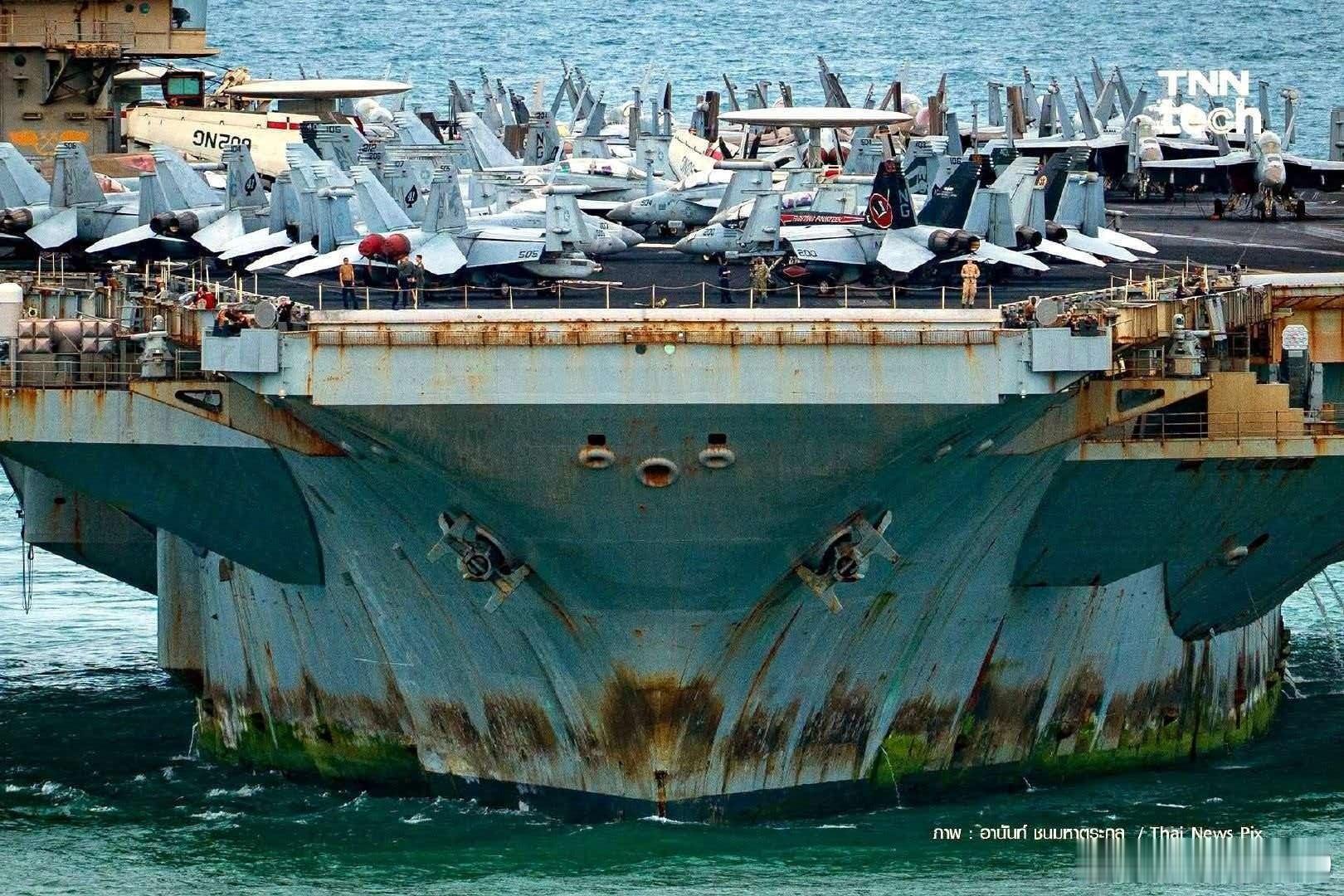 有对比有伤害：
出海338天的“运城”舰（舷号571）VS出海286天的“林肯”号航母 ​