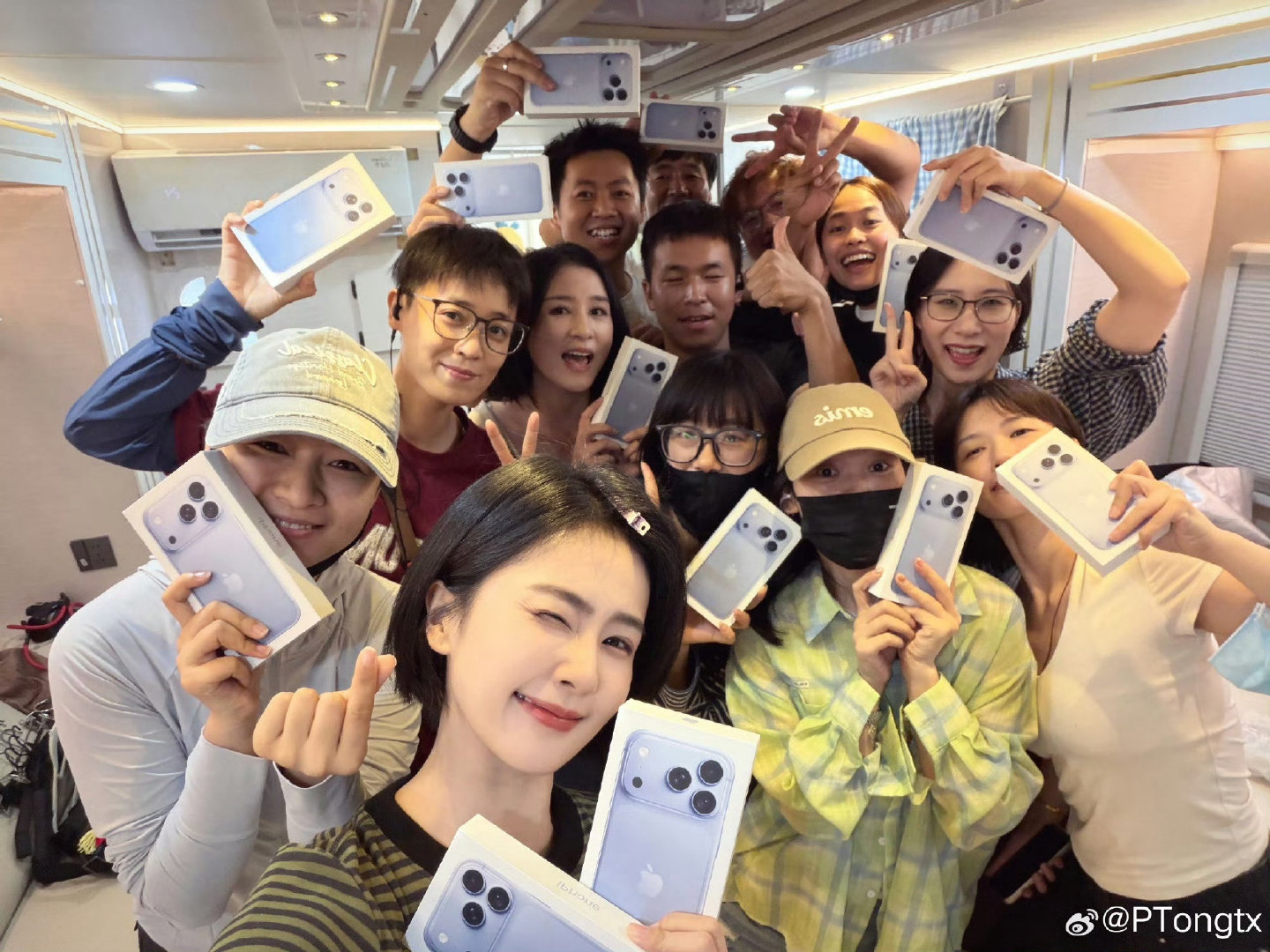 这样的老板给我来十个[爱慕]#曝白鹿送团队苹果18# ​