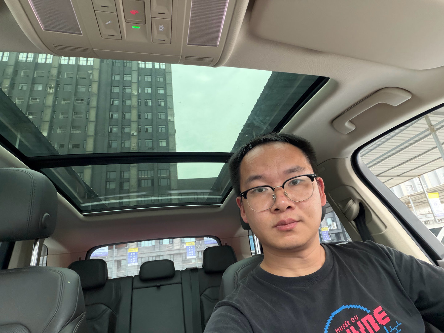 也是好起来了，开上了3.0T的大途锐[哈哈][哈哈]  ​