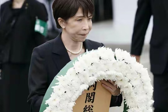 死不悔改！高市篡改历史被痛批！美专家放狠话：应当给日本点教训！
来源于X原推特
罗鸿：“死不悔改”四个字，送给高市早苗再合适不过！篡改历史者，终究会被历史清算！美国专家这句“该给点教训”，听着解气！历史不容涂抹，玩火者必自焚！