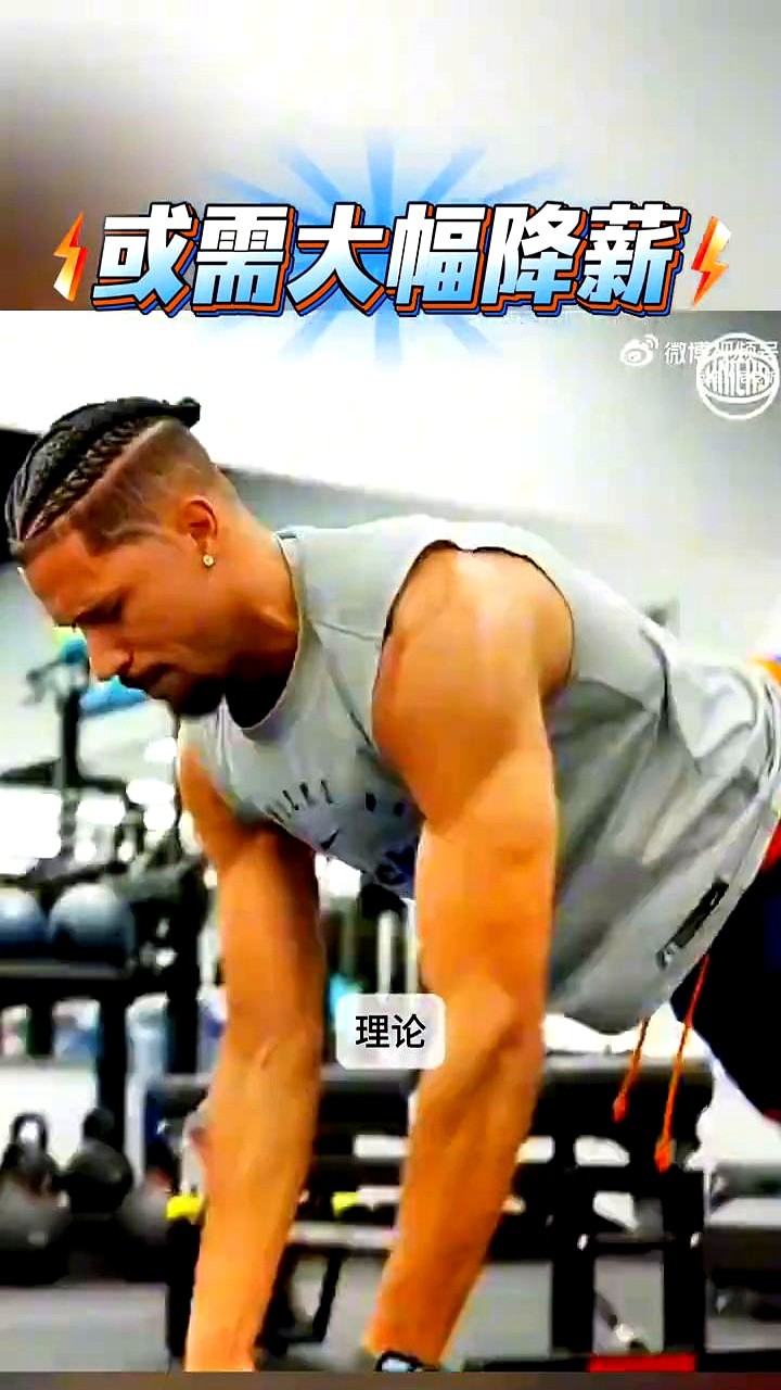 扔掉上亿续约合同只为留在纽约，哈特这波操作真把人看懵了。

作为卫冕冠军尼克斯的夺冠功臣，哈特明年8月本能拿下一份4年1.3亿的顶薪。但他却对着镜头放话绝对要在纽约退役。

球队正被第二奢侈税线卡脖子，还得留钱给唐斯。哈特上赛季季后赛场均拽下8.9个篮板，满场飞奔倒地救球，硬是主动把要价砍了一半。双