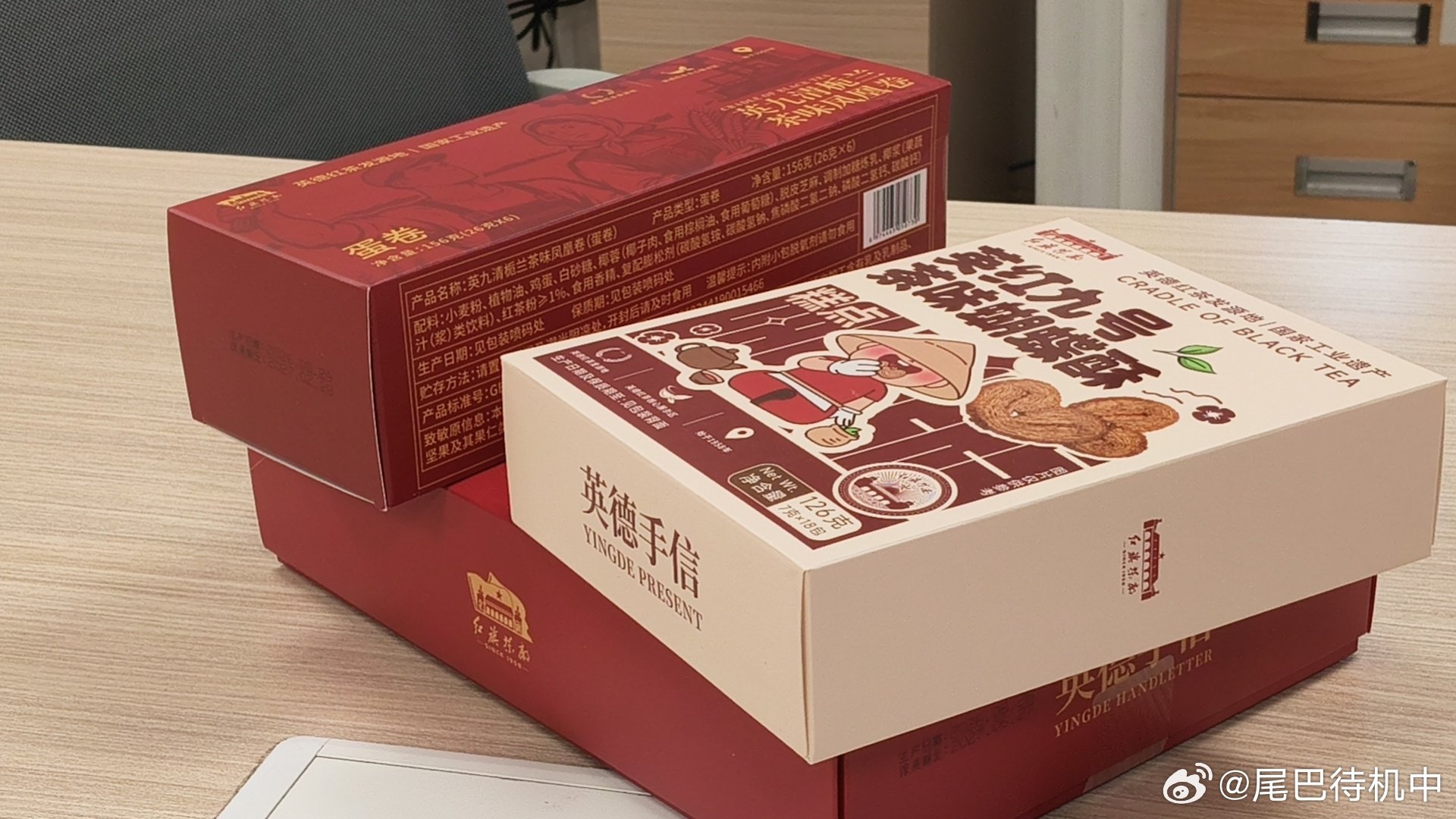 心内科8/14
p1中秋节有医生回家带来的特产
p2的牛奶就是赵一鸣特惠产物
p3也是听上护理实习生的培训课了 不过只是拍照走过场，啥也没讲
p4抢到演唱会了，嘿嘿，还是我第一次去呢
p5下班竟然是阴天吗，不太妙哦。。。事实上被雨淋在路上了
#孙燕姿演唱会# ​