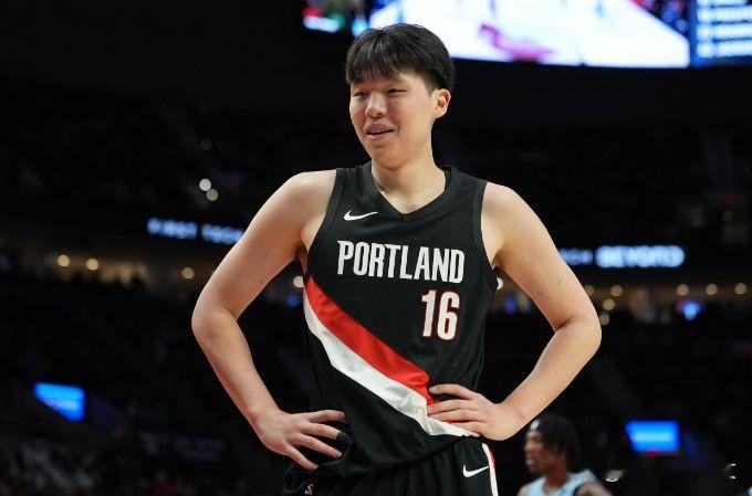 杨瀚森季后赛感受！ 杨瀚森今年跟着开拓者打了 NBA 季后赛，不过上场...