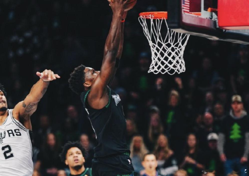 NBA季后赛｜森林狼险胜马刺扳回一城，大比分2-2！文班亚马遭驱逐！爱...