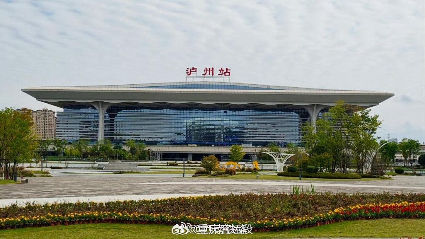 #早安成铁# 站台迎朝光，出发即是新开始，早安！（文图 黄圯） ​​​