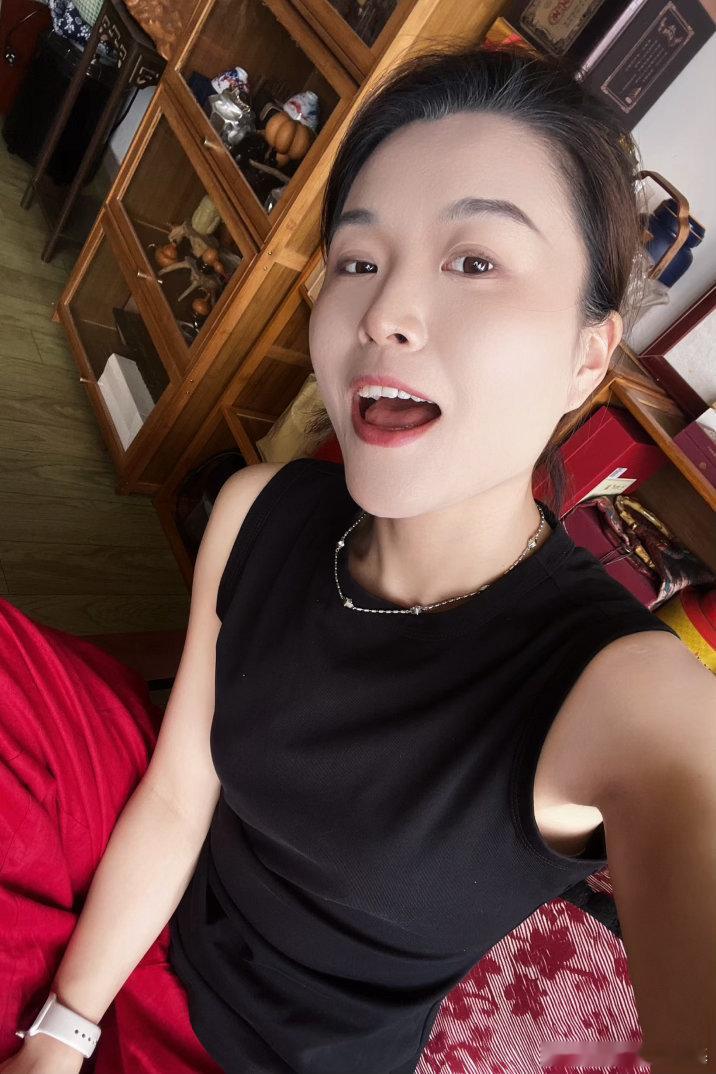 大家中午好啊！！ 好久没吃馄饨了，文登的丁姐大个馄饨太适合锻炼后吃了...