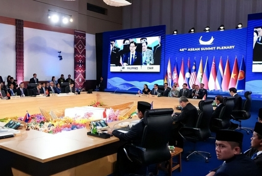 菲方连会场都不让进，国防部把话挑明了：这锅你菲律宾自己背

菲律宾宿务的会场里，原本应该坐着各国防长，却因为一场“参会风波”，多了一个格外刺眼的座位变化：中国代表从国防部长级别，降到了驻菲使馆国防武官。 

这绝非普通的人事层面安排，而是十分清晰的外交信号：菲律宾滥用东盟主席国权力，中方不与其斗气，