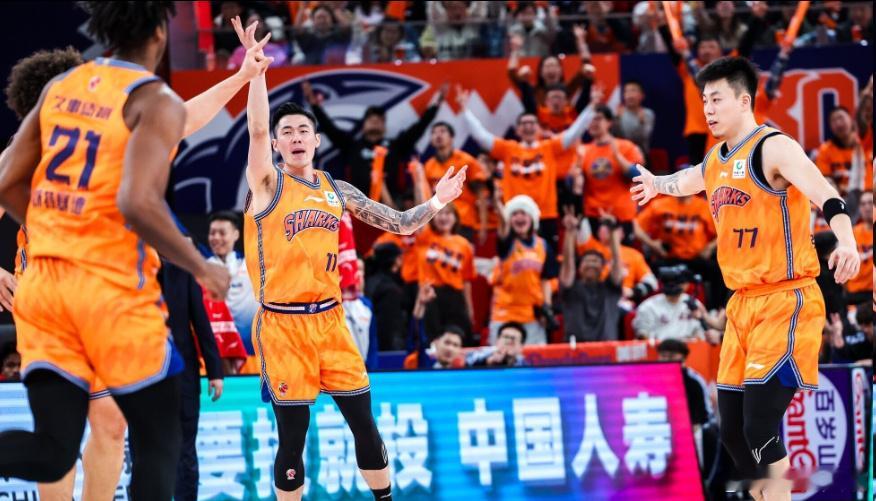 冲双冠王💥上海大比分3-1淘汰北京杀进总决赛 史诗级第3节39-11...