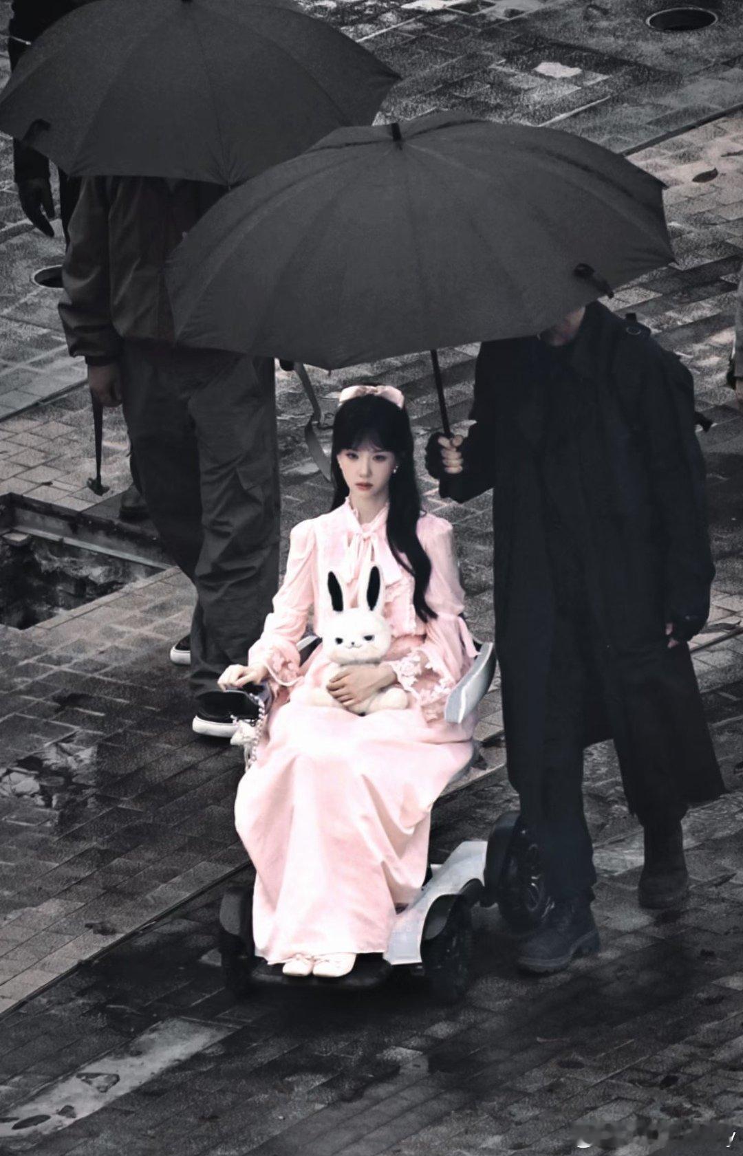 #陈都灵[超话]#
 白幼薇驾到，统统闪开！
#陈都灵# ​