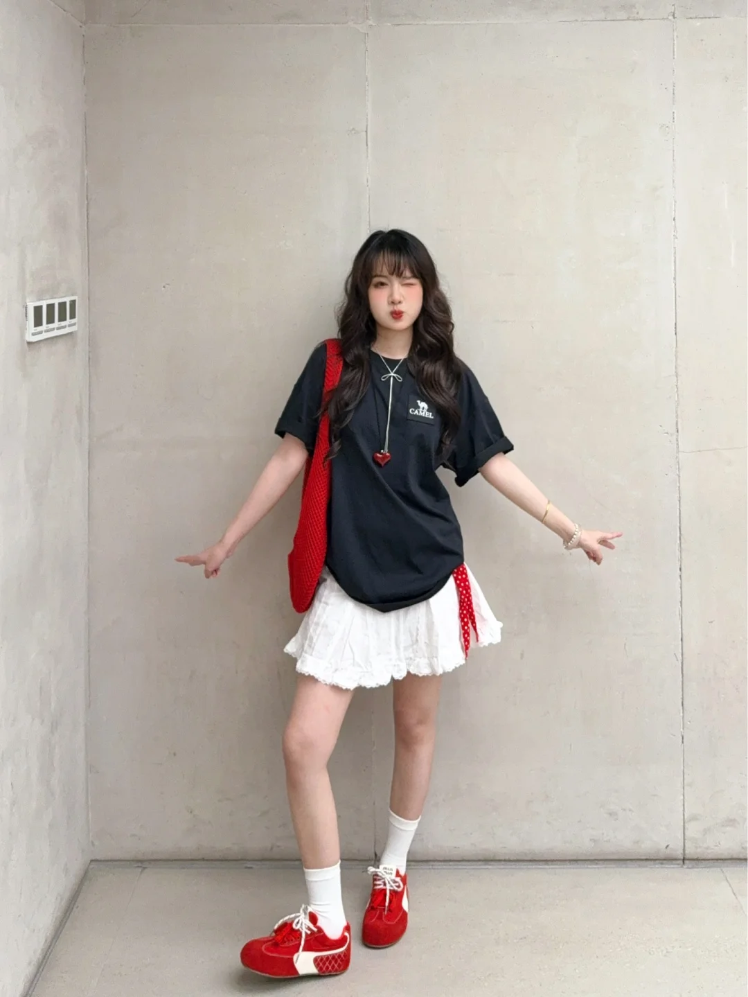 简单耐看的黑T穿搭