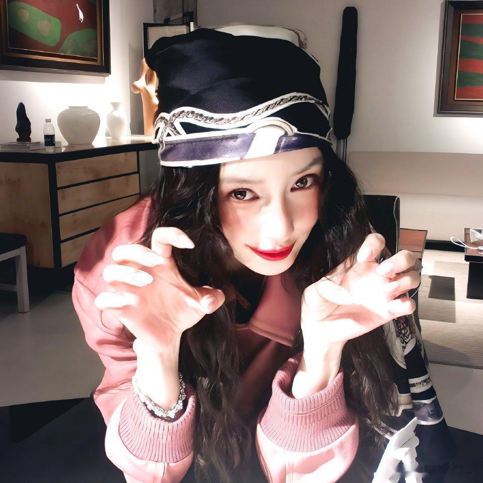 #angelababy[超话]# 宝宝我今天22岁生日啦，新的一岁希望可以见到你[爱慕][爱慕][爱慕][爱慕][爱慕] ​