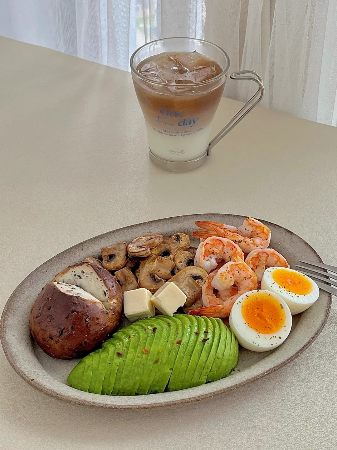 ☀️工作日一盘端早餐｜谷物碱水球虾仁早餐盘