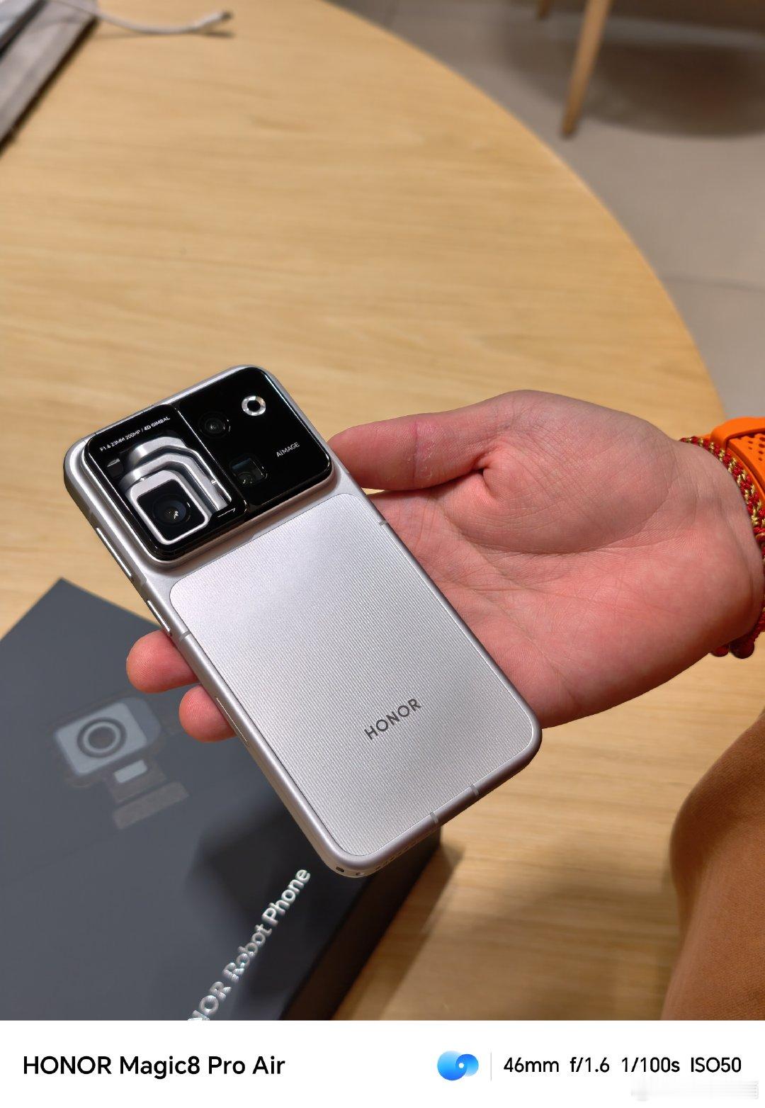 #荣耀Robot Phone# 上手真的很不错！#荣耀X80ProMax# ​