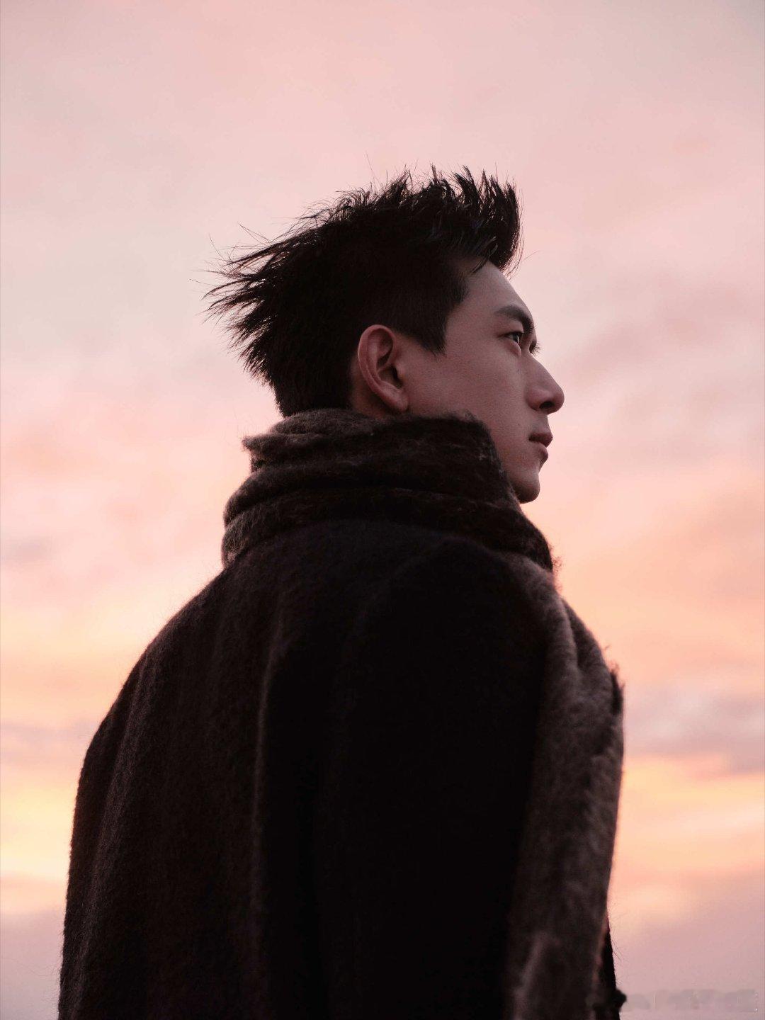 #曝李现李一桐长风起改名#lx#李现上官诚明#

期待演员李现上官诚明

李现​