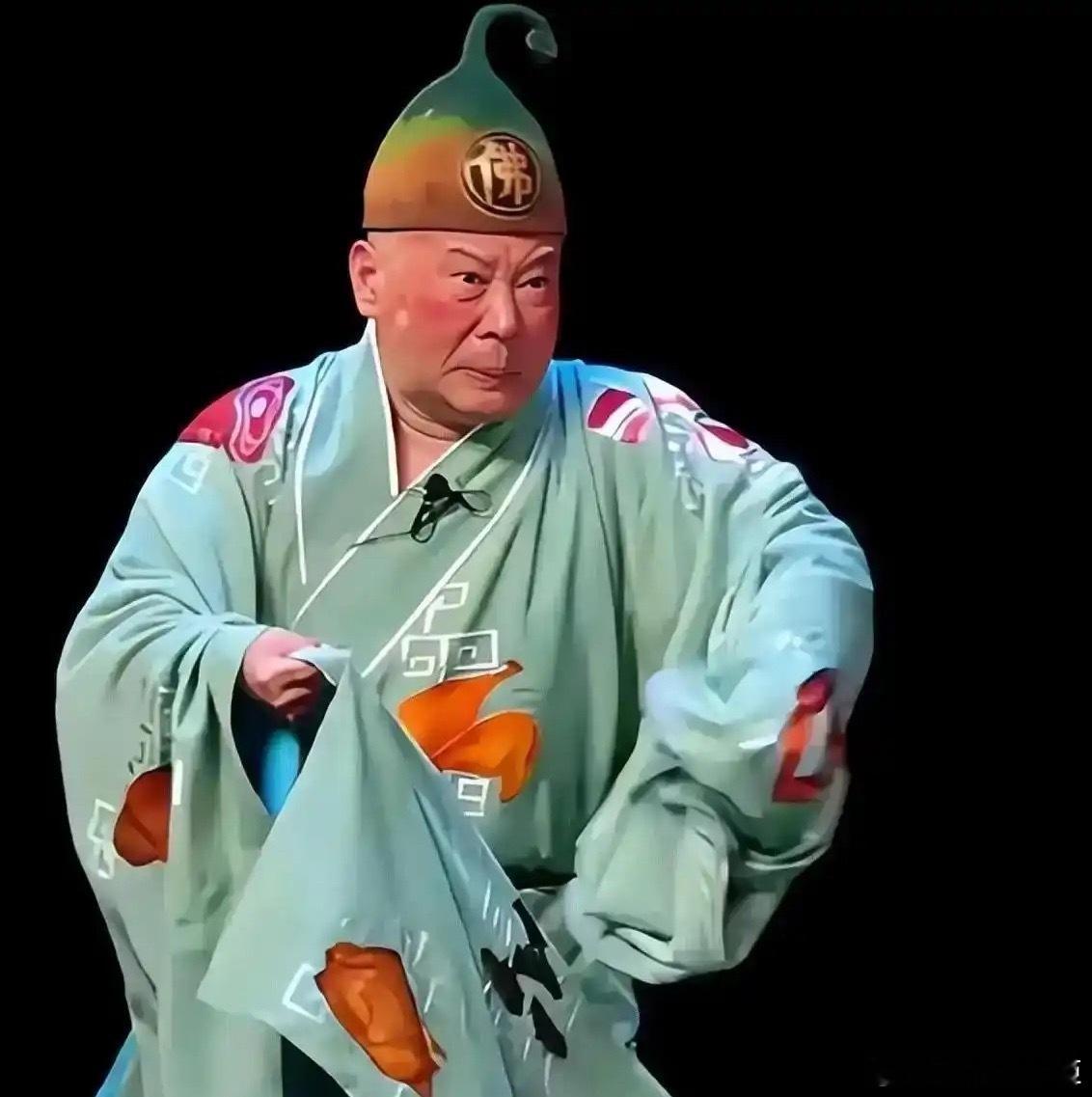 武汉市文旅局发布官方通报，演员郭德纲因在京剧《济公活佛》专场演出中歪曲篡改抗战经典歌曲《弹起我心爱的土琵琶》，造成恶劣社会影响，其演出主办方及剧场被处以顶格罚款，合计罚没金额超60万元，该定性措辞严厉