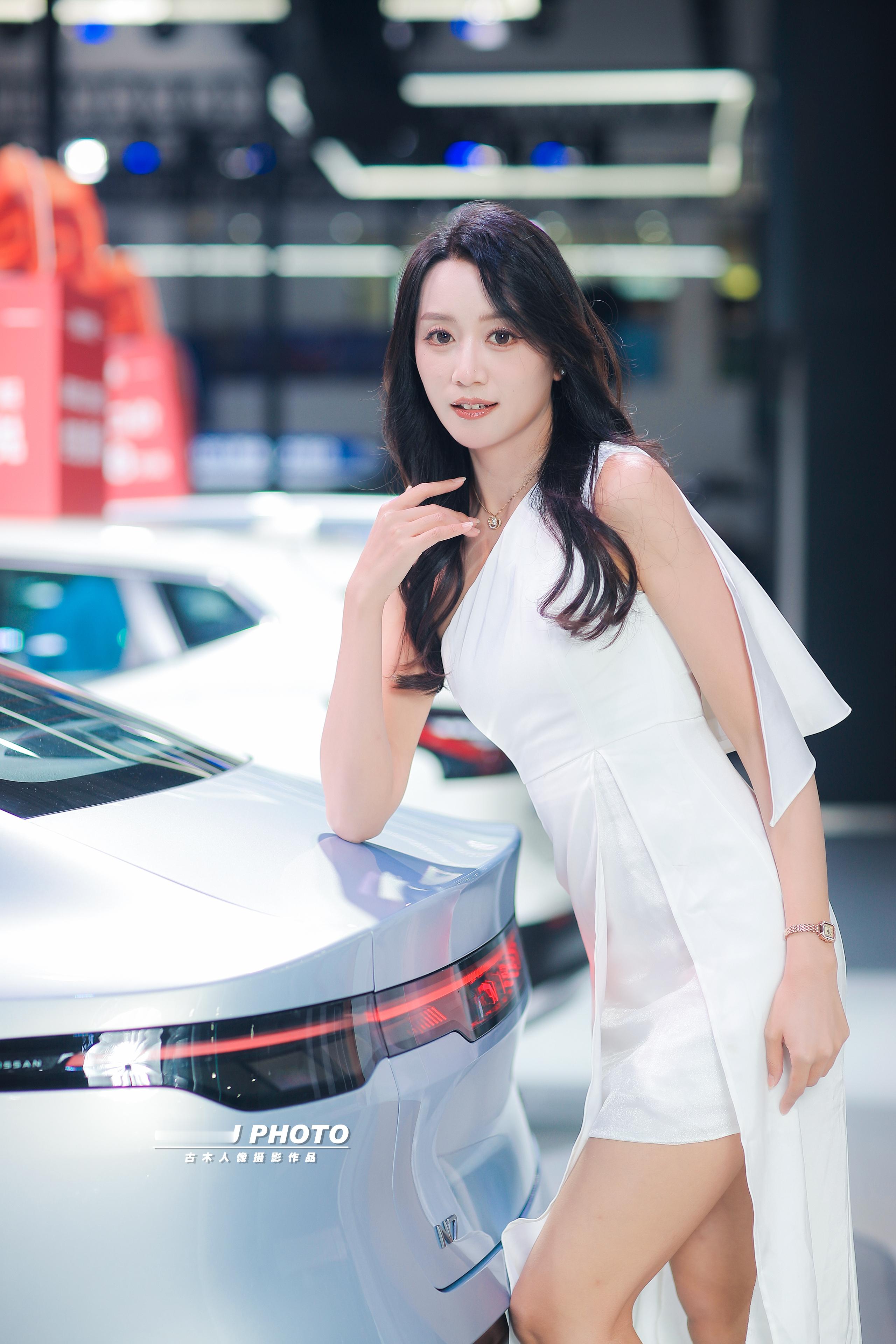2025贵阳汽车文化节东风日产展台模特小姐姐