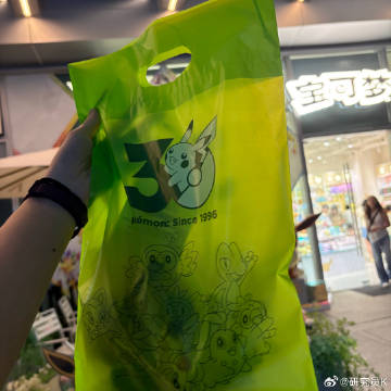 下班路过广州塔结果误入消费陷阱<br />这个皮卡丘好像刚拔完智齿好可...
