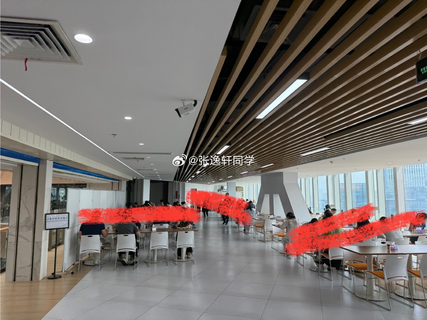 又来了！食堂看着很丰盛…

深蕾科技的光模块、元器件分销业务博通、谷歌、长鑫、村田今年增长很猛，这两年收入太恐怖了！#微博跨域计划#  ​​​​  ​