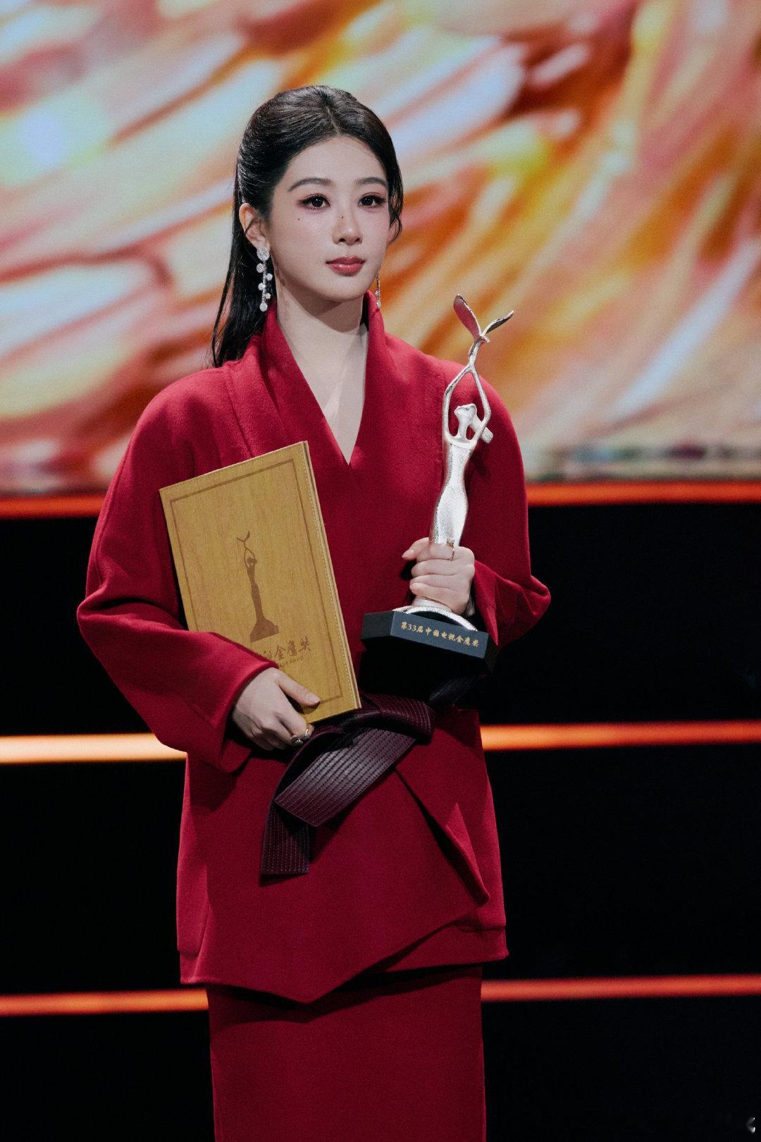 #杨紫白玉兰视后冲击金鹰奖视后#业内公认最专业的白玉兰视后获得金鹰视后也是实至名归的！ ​
