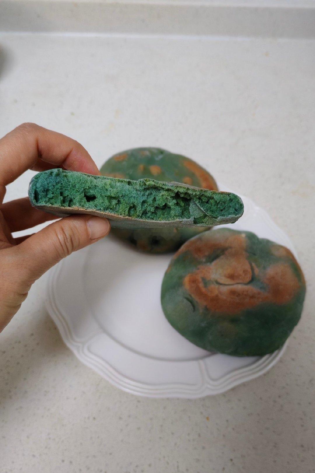 网友用紫薯面烙的饼[笑cry][笑cry]

被评论说适合做三星堆主题餐厅的爆款青铜甜品，没想到三星堆官方号也下场来相认[偷笑] ​