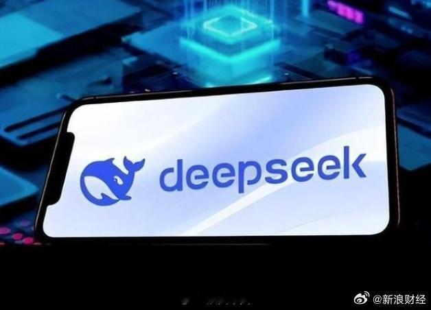 【#梁文锋长期在北京租房住#】#DeepSeek加速扩充团队#10月27日，随着新一轮融资受到关注，DeepSeek的团队扩张也在加速。一位接近DeepSeek的人士表示，公司正在向投资人规划新的增长路线，其中包括大举扩充团队。这位接近DeepSeek的人士还透露，DeepSeek的办公地主要位于北京和杭州。创始人梁文锋长期在 ​