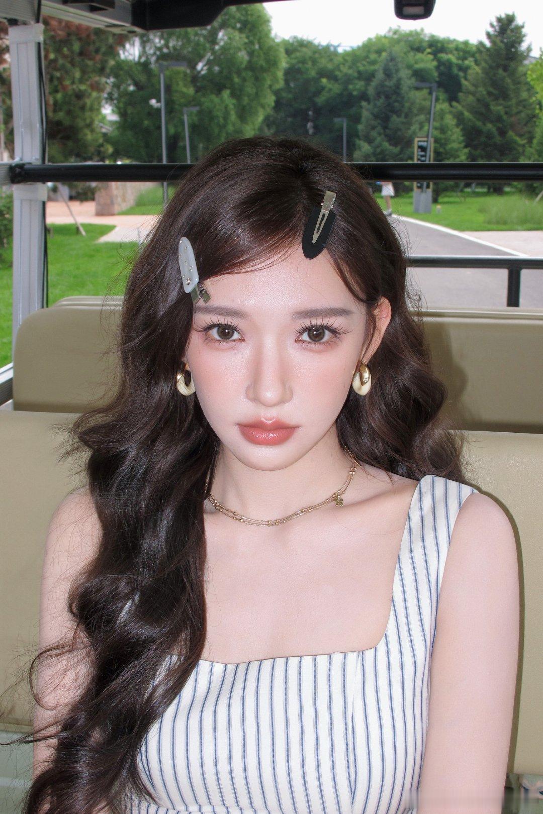 #程潇[超话]# cx#程潇胆子真大#cx#程潇乙巳年古风大片# 

如果神明肯听一听我的愿望，那么我想你晚安，愿你的梦里总有星星。

​