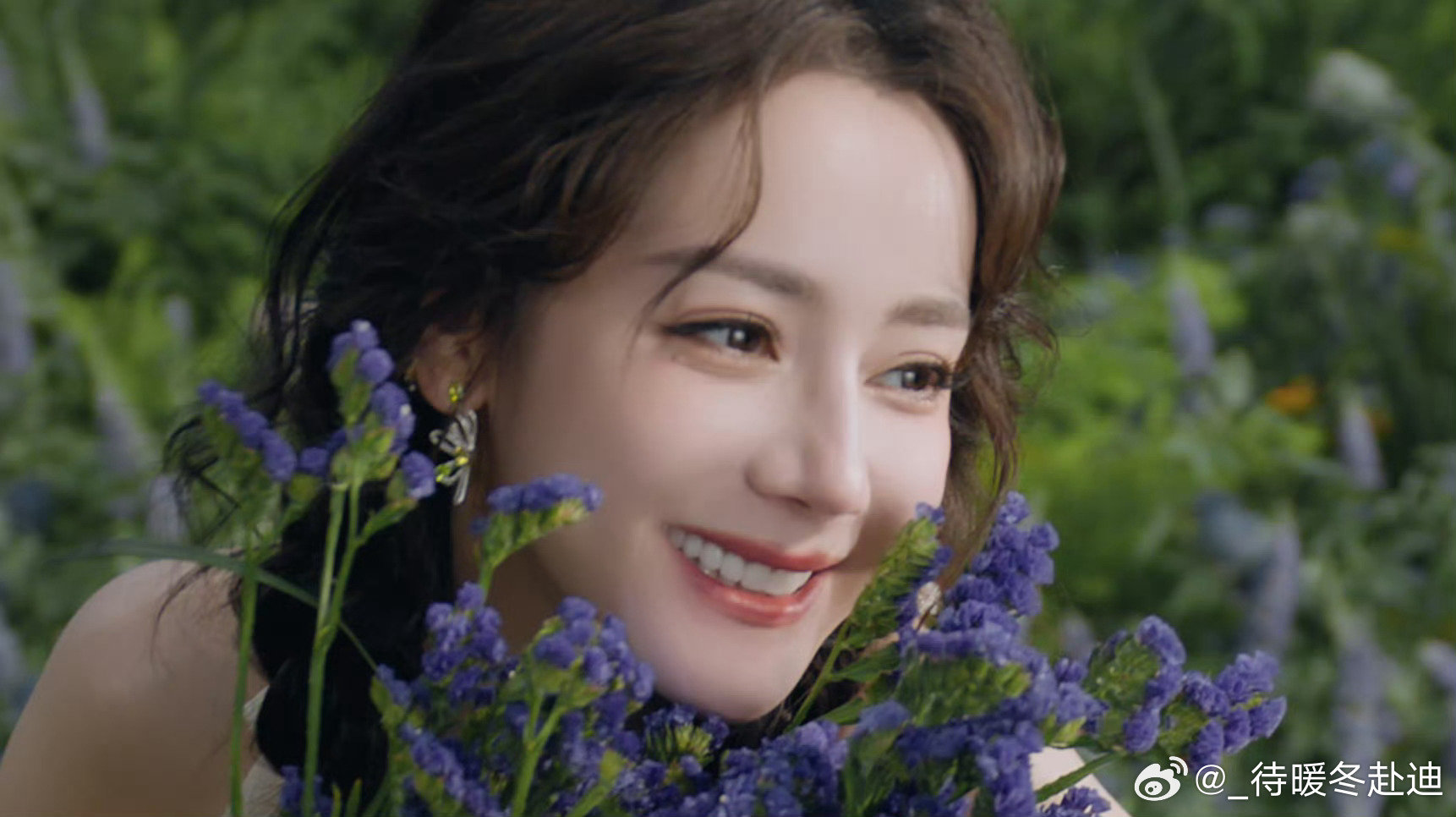 #迪丽热巴自然好状态#与姐姐一起欣赏大自然～ ​