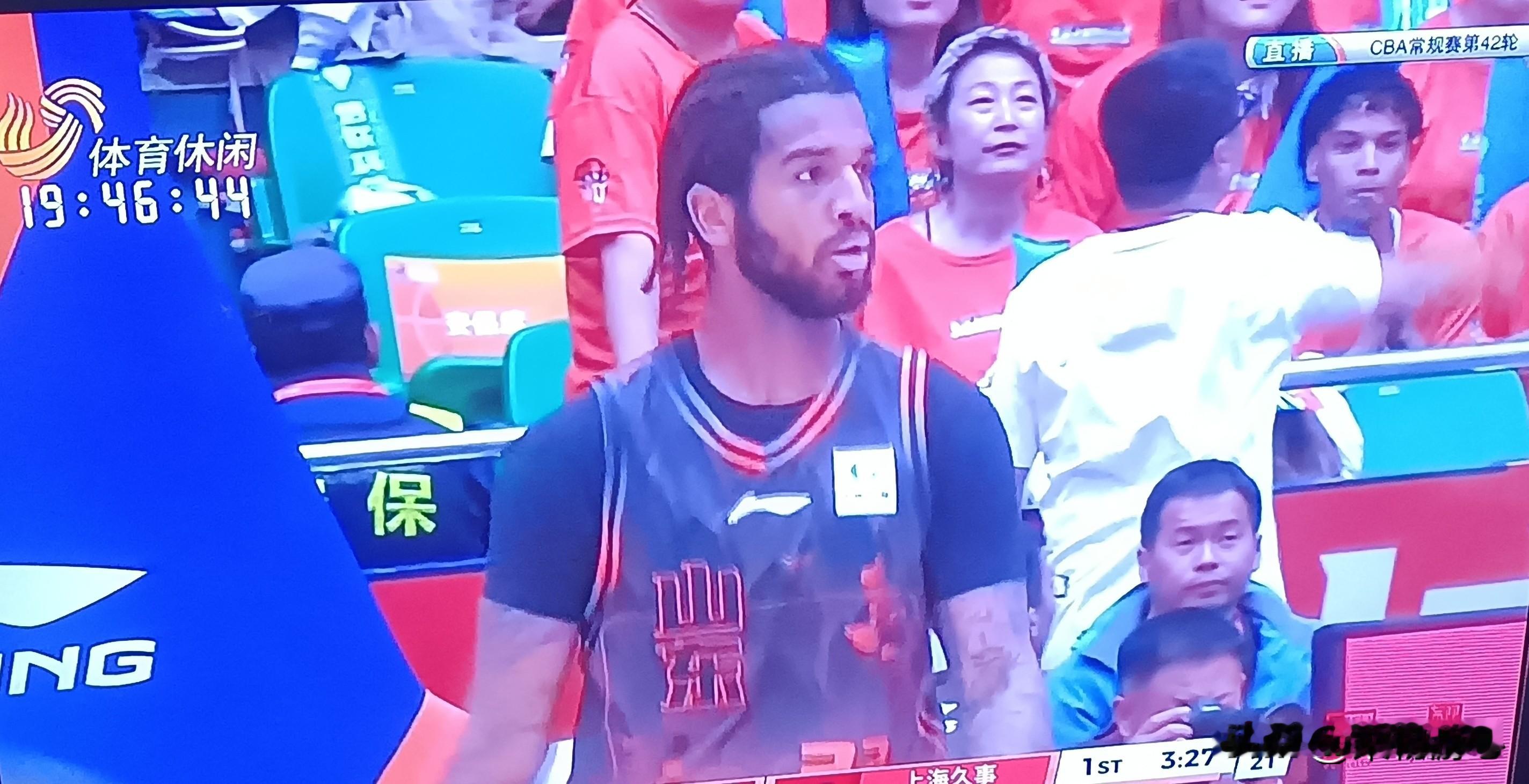 山东不敌上海，外援乱象：一人苦撑，一人自爆，两人彻底躺平！   昨晚C...