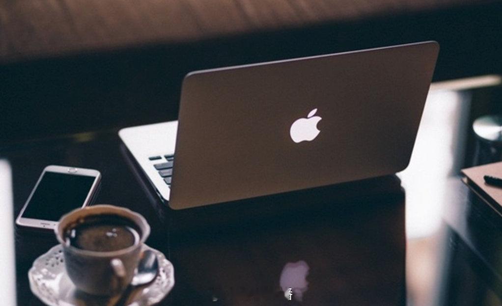 【#苹果过时产品名单再更新##3款IntelMacBook被列为过时产品#】苹果近日更新了过时产品名单，将三款搭载英特尔芯片的MacBook正式列入其中。这意味着这些机型的官方硬件维修服务与零部件供应将正式终止，Intel Mac时代正在迎来真正的终章。

本次被列入过时名单的三款机型分别为：2018款13英寸视网膜显 ​