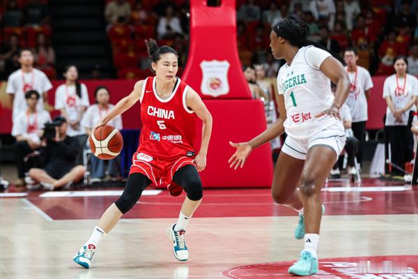 【中国女篮70-67险胜尼日利亚】中国女篮备战9月世界杯，国内热身赛首...