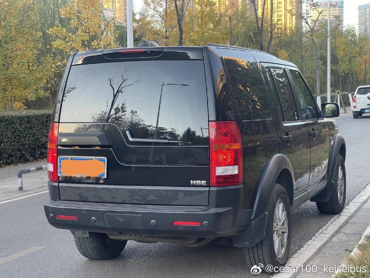这辆开过的路虎发现3，4.0的排量，车况精品很正常，底盘依旧厚实，佛系开着车就是舒服多了，但是表现出独一无二的驾驶乐趣 ​