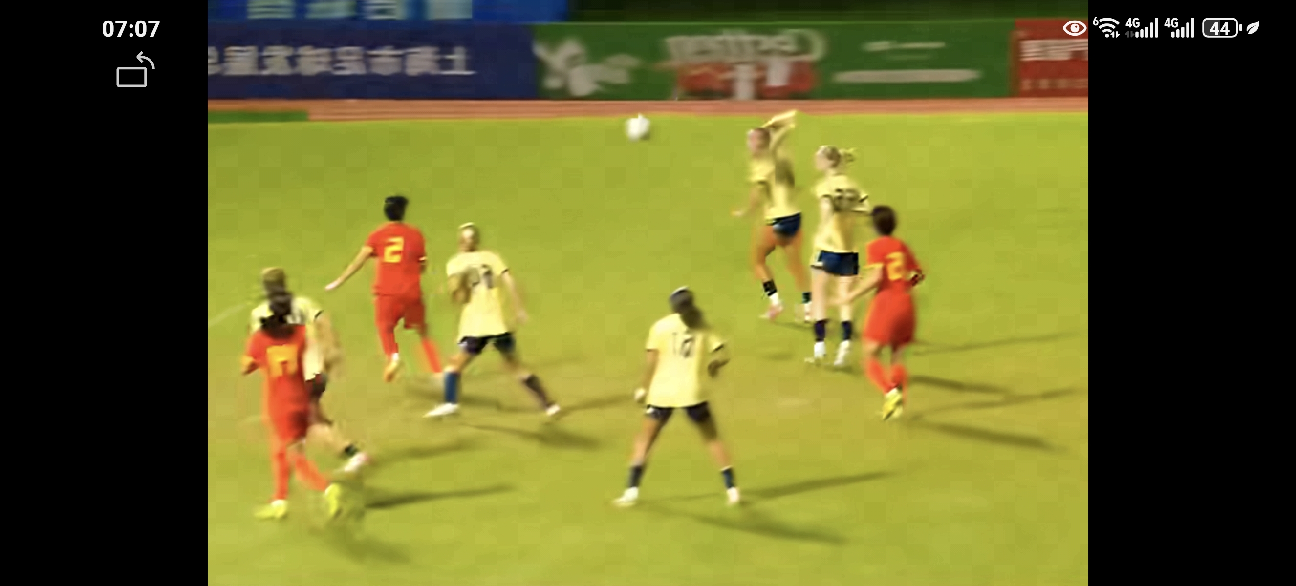 炸裂全网！拼到2-2被逼停，中国U17女足，竟被「抽签淘汰」？太离谱！

今年最让人意难平的中国足球名场面，来了。
 
没有输球，没有崩盘，没有失误。
 
50分钟血战、2:2平阿森纳，最终——中国队，抽签出局。
 
全网球迷，彻底炸了。
 
谁能想到？
 
本次明日之星杯，中国U17女足堪称降维碾