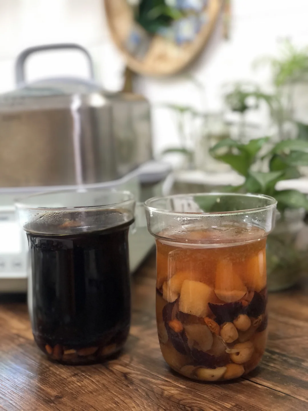 益母草鸡蛋鸡蛋汤+莲子百合梨汤=养身美容