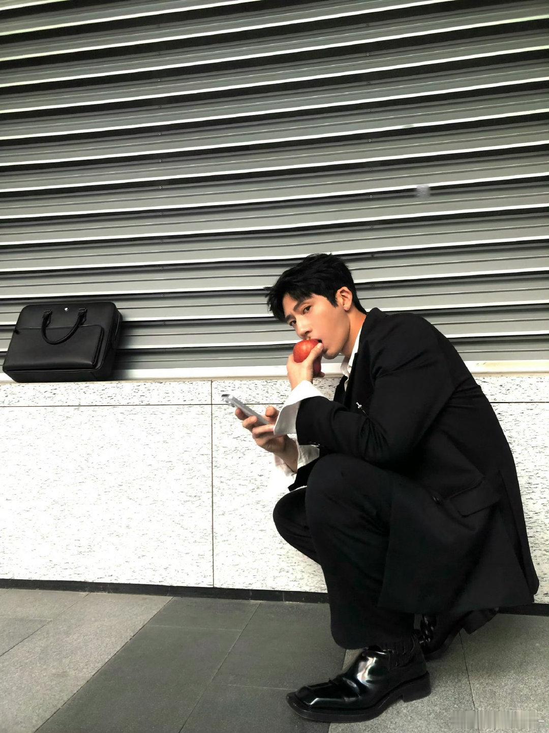 look luke
#井柏然##栾念# ​