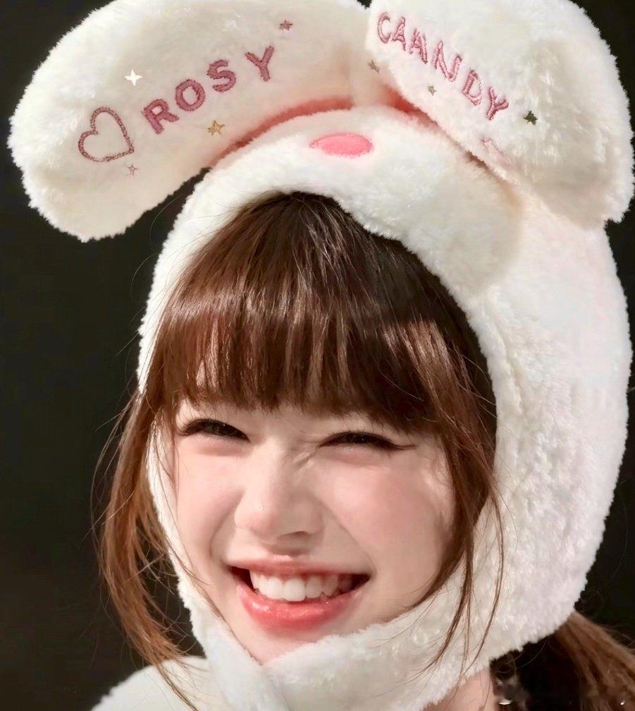 #赵露思[超话]# 产出
萌物中的萌物，萌物中的统治者 ​