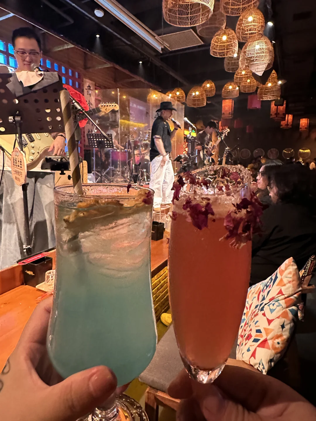 长寿路民谣酒馆，烧烤配Live太上头🎤