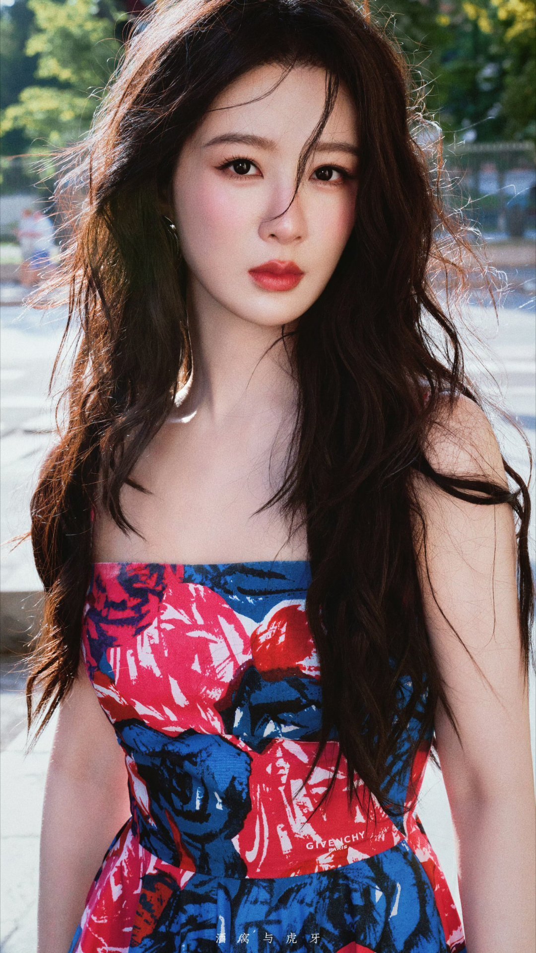 #杨紫[超话]##‍杨紫玉兰花开君再来# [心]#‍ 杨紫董竹君# 

今晚月色真美，眸中所及很明朗，而你朝我走来的路途温柔了万般光景。​​​
