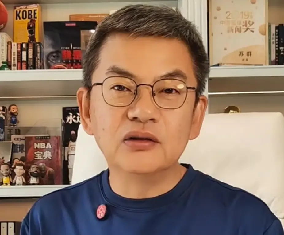 “很多人在问，为什么出事之后，伦纳德没啥事，就被罚了70万，但是老板鲍尔默和快船却被重罚了呢？”

“主要是，伦纳德是超级球星，联盟还需要他去打比赛，去吸引球迷，这是其中一个原因。”

争议的关键，不只是罚款数字，而是球员、球队和老板在联盟规则里承担的责任本来就不一样。

球员有球员工会，球队有自己
